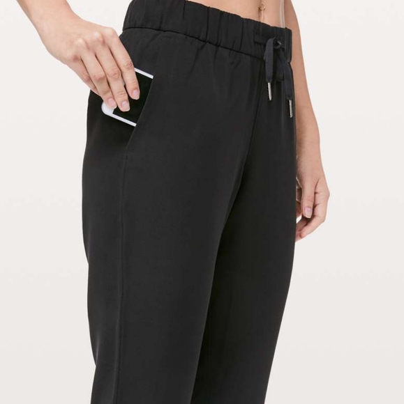 Lululemon on the fly crop pants - Picture 4 of 11